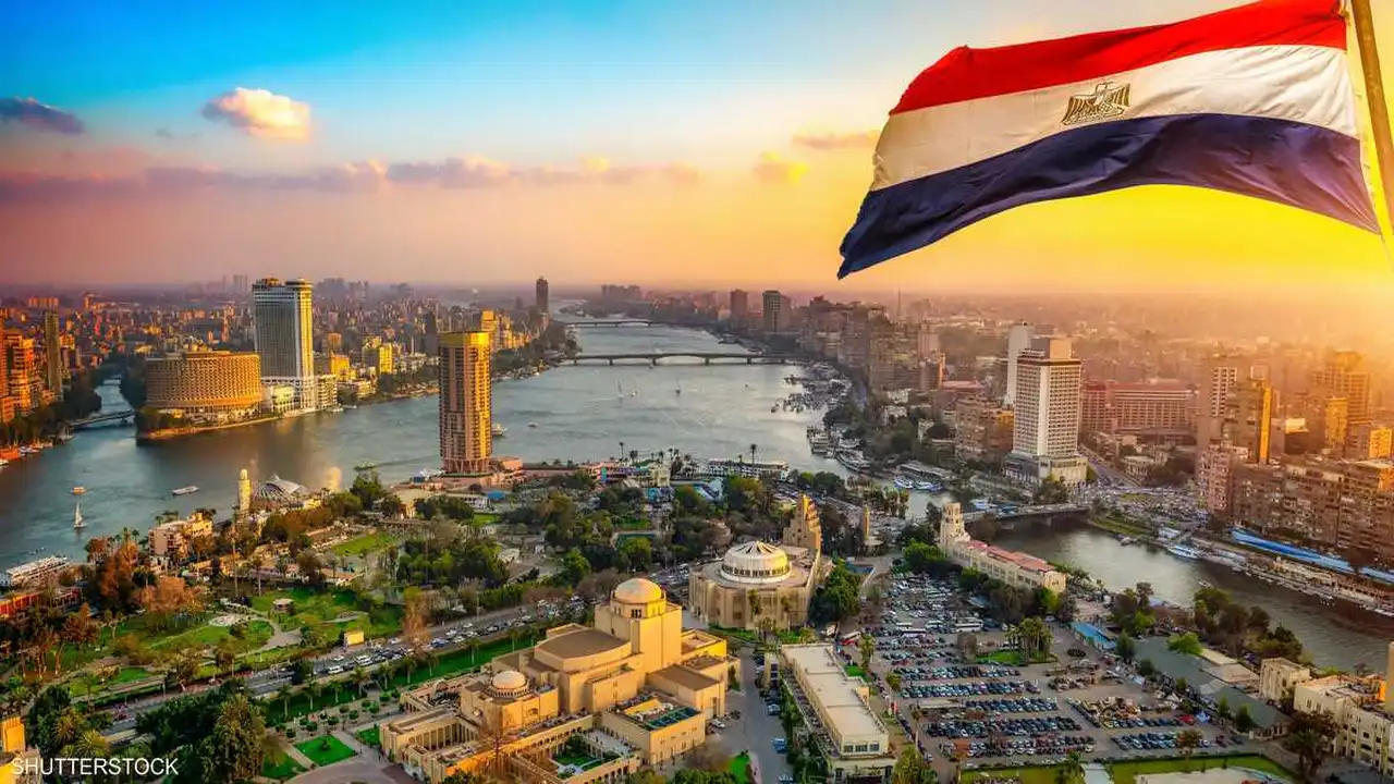 مصر تقرر زيادة الحد الأدنى للأجور في القطاع العام إلى 8 آلاف جنيه